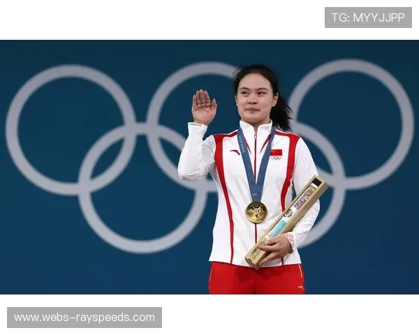 十五运会举重赛，罗诗芳成功卫冕